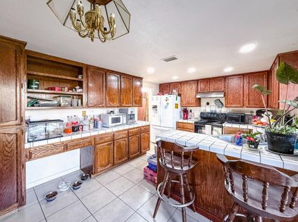 8518 Delahye Cir, Sacramento, CA 95828 Photo