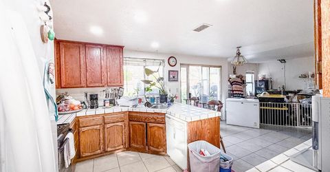 8518 Delahye Cir, Sacramento, CA 95828 Photo