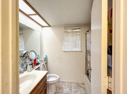 8518 Delahye Cir, Sacramento, CA 95828 Photo