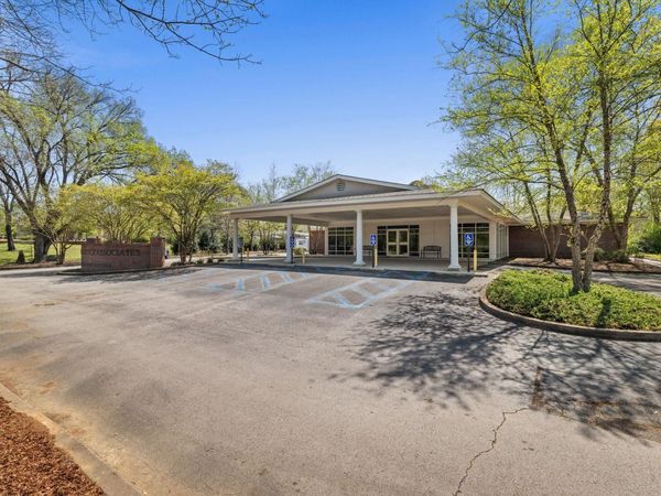 727 Cox Creek Pkwy, Florence, AL 35630