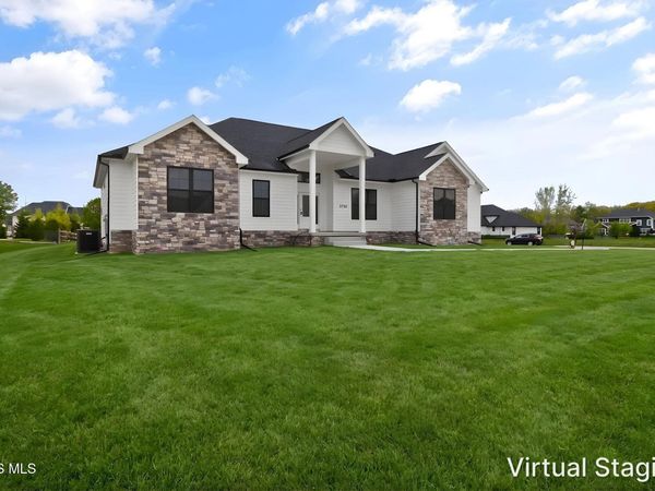 3760 Turtle Creek Drive, Perrysburg, OH 43551