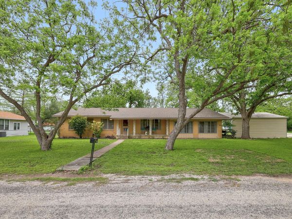 302 Vernon ST , Thrall, TX 76578
