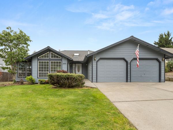 2495 NW Loma Vista Drive, Roseburg, OR 97471