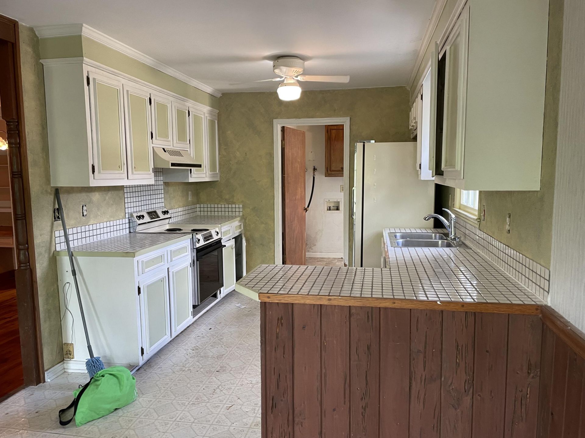 5754 St Angela Drive Photo 9