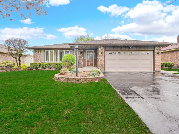 16563 Crescent Avenue , Tinley Park, IL 60477