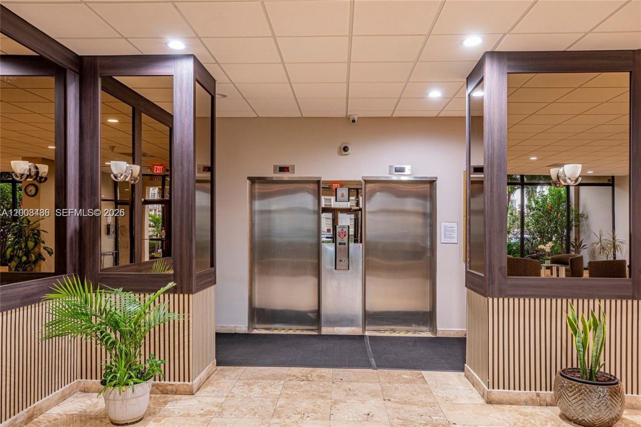 437 Golden Isles Dr , Unit 4J, Hallandale Beach, FL 33009 Photo