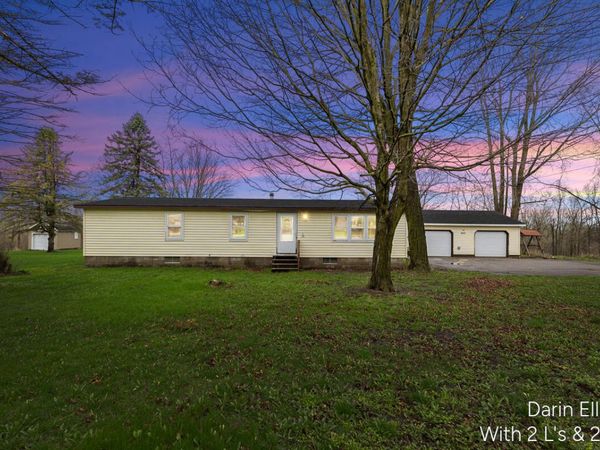 400 W Bridge Street, Lyons, MI 48851