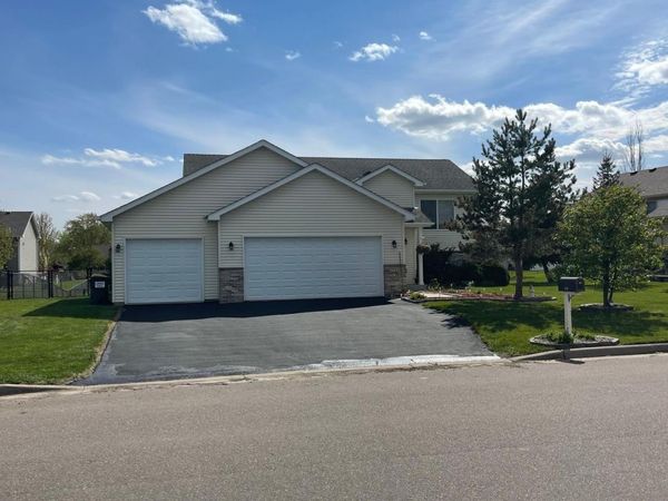 533 Dogwood Street NE, Lonsdale, MN 55046