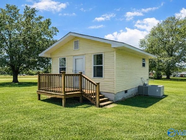 724 Old Mount Carmel Road, Stevenson, AL 35772