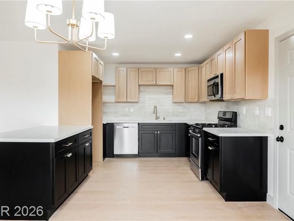 826 Hart Avenue , Las Vegas, NV 89106