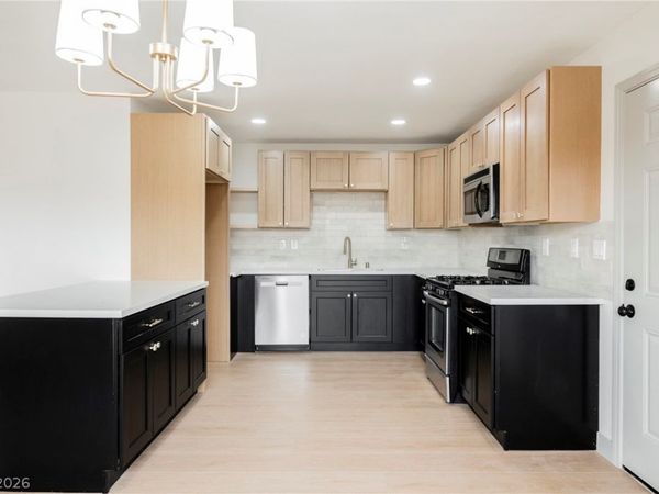 826 Hart Avenue , Las Vegas, NV 89106