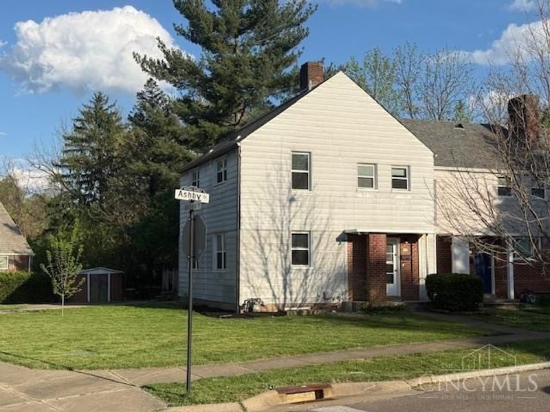 2 Ashby Street, Greenhills, OH 45218 Photo 1