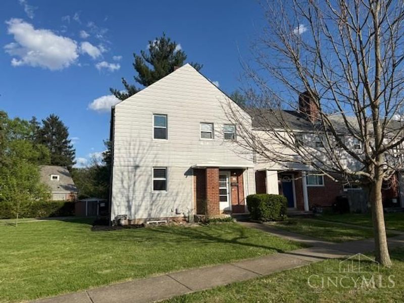 2 Ashby Street, Greenhills, OH 45218 Photo 3