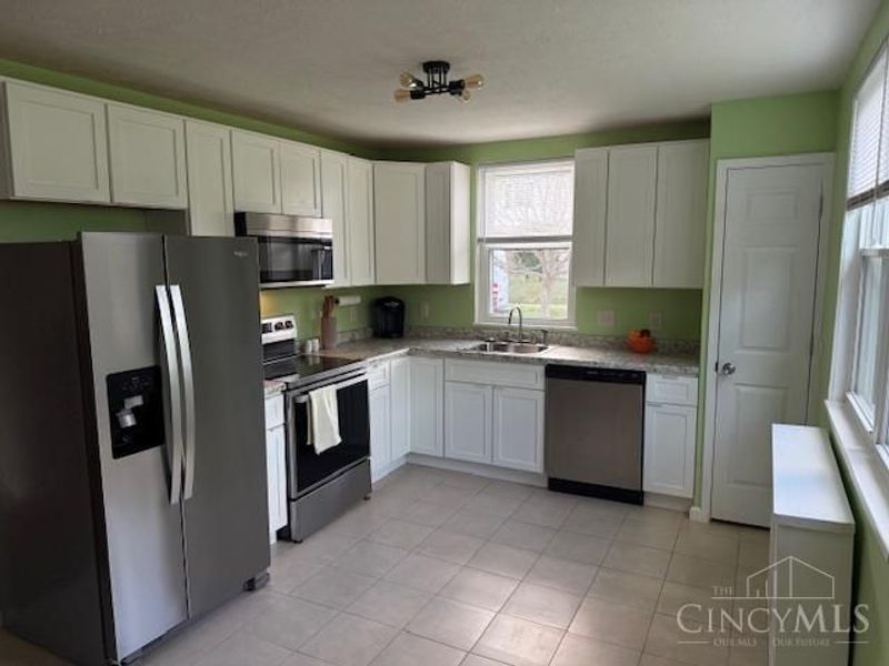 2 Ashby Street, Greenhills, OH 45218 Photo 7