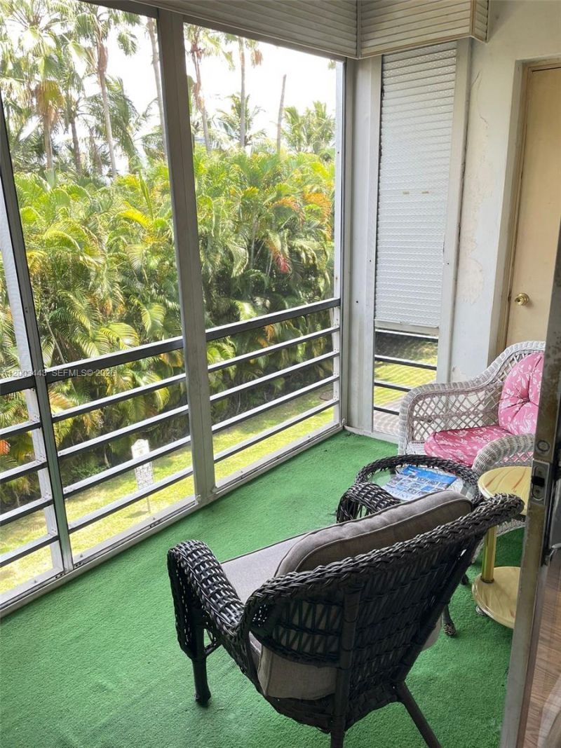 500 NE 14th Ave, Unit 306, Hallandale Beach, FL 33009 Photo