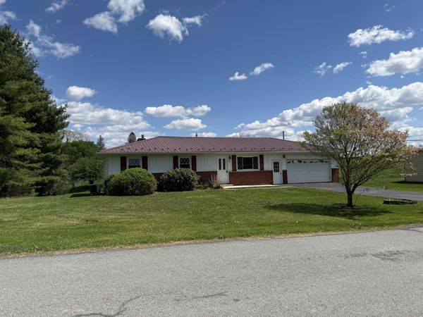 144 Twin Maple Ln, Lewisburg, WV 24901