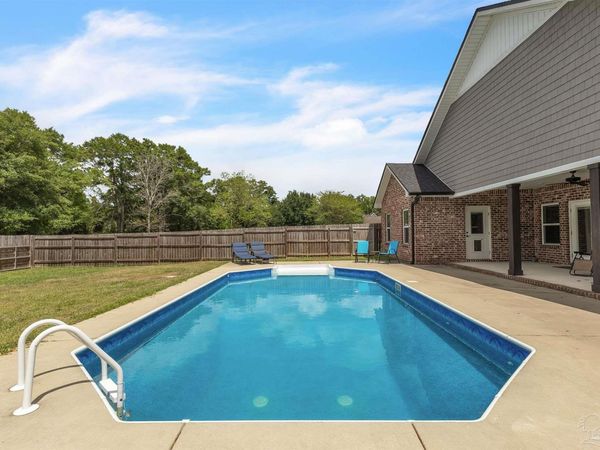 107 Countri Ln, Cantonment, FL 32533