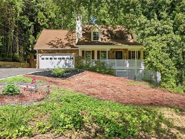 4661 Spring Ridge Drive, Flowery Branch, GA 30542