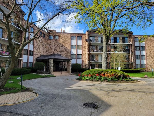 250 W PARLIAMENT Place , Unit 307, Mount Prospect, IL 60056