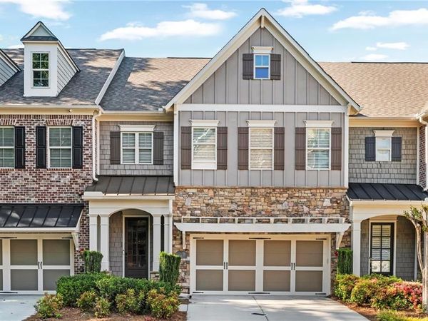 910 Acadiana Drive , Sandy Springs, GA 30328