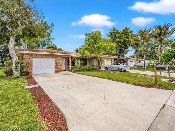 8135 NW 39th St , Coral Springs, FL 33065