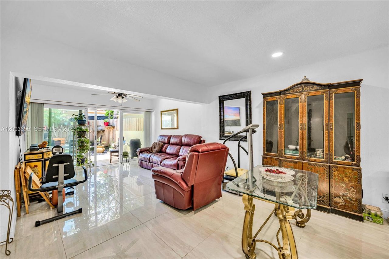 8135 NW 39th St , Coral Springs, FL 33065 Photo