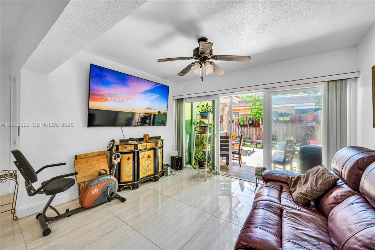 8135 NW 39th St , Coral Springs, FL 33065 Photo