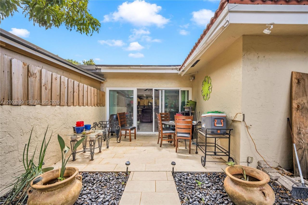 8135 NW 39th St , Coral Springs, FL 33065 Photo