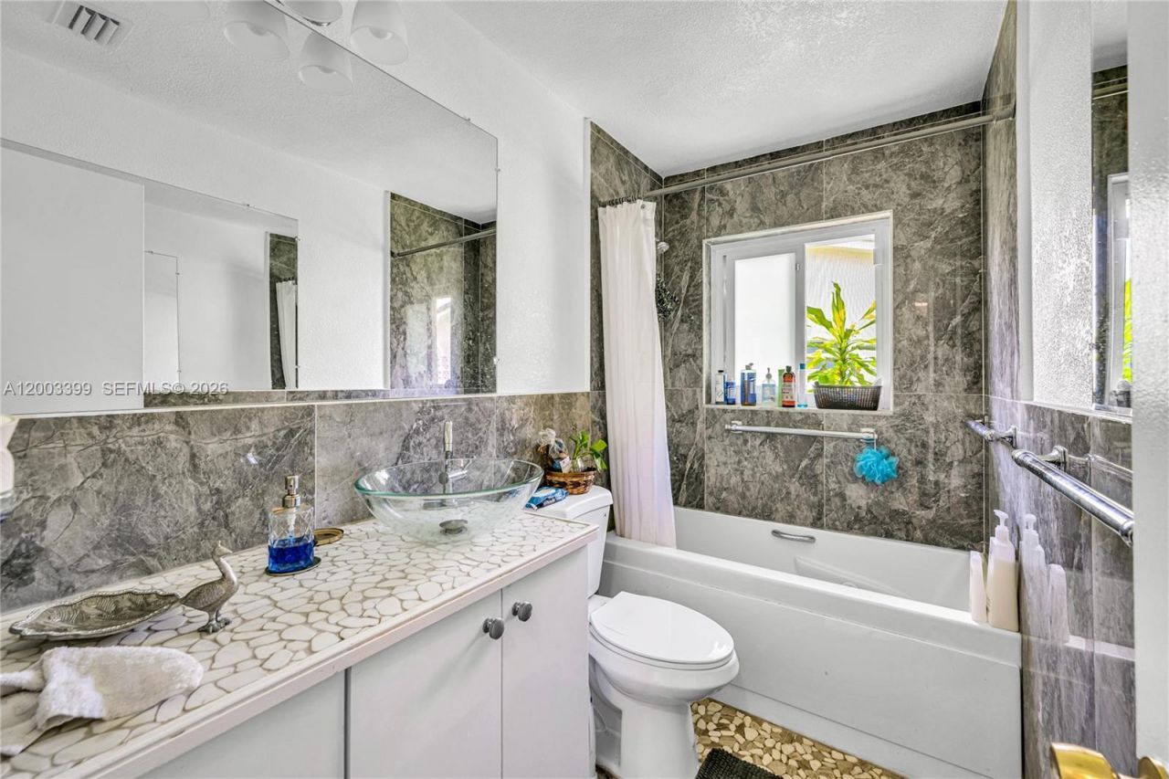 8135 NW 39th St , Coral Springs, FL 33065 Photo