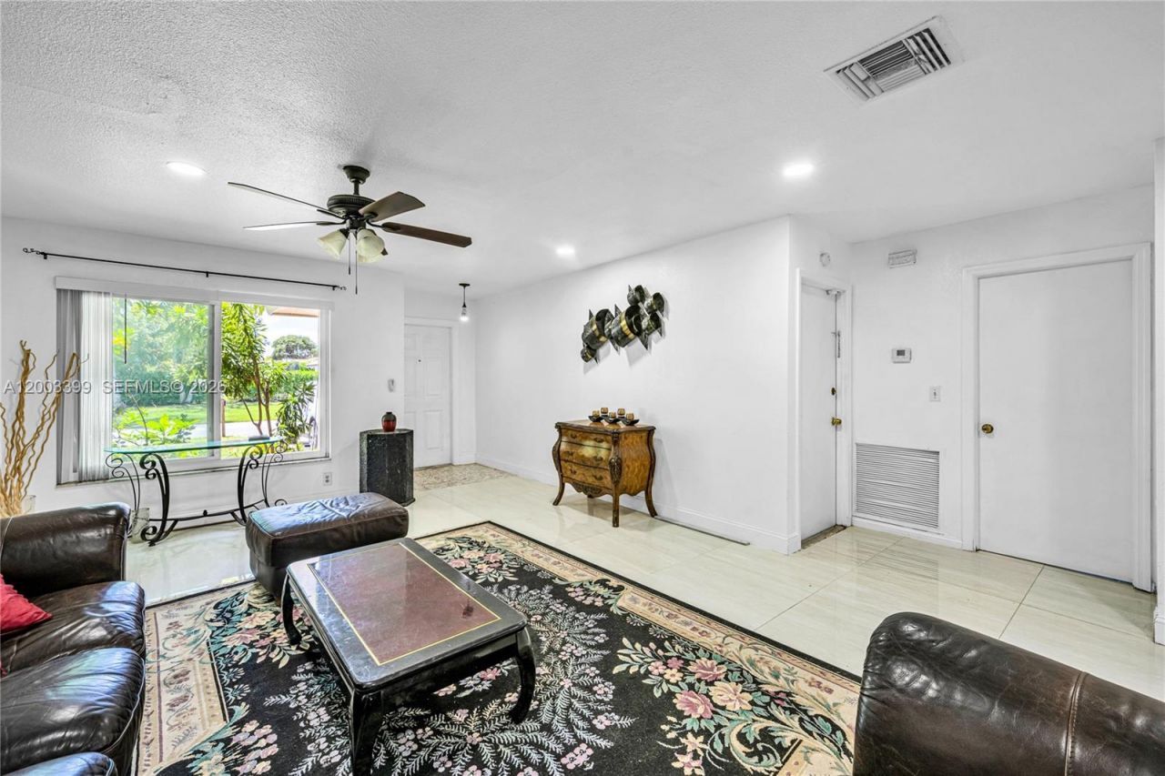 8135 NW 39th St , Coral Springs, FL 33065 Photo