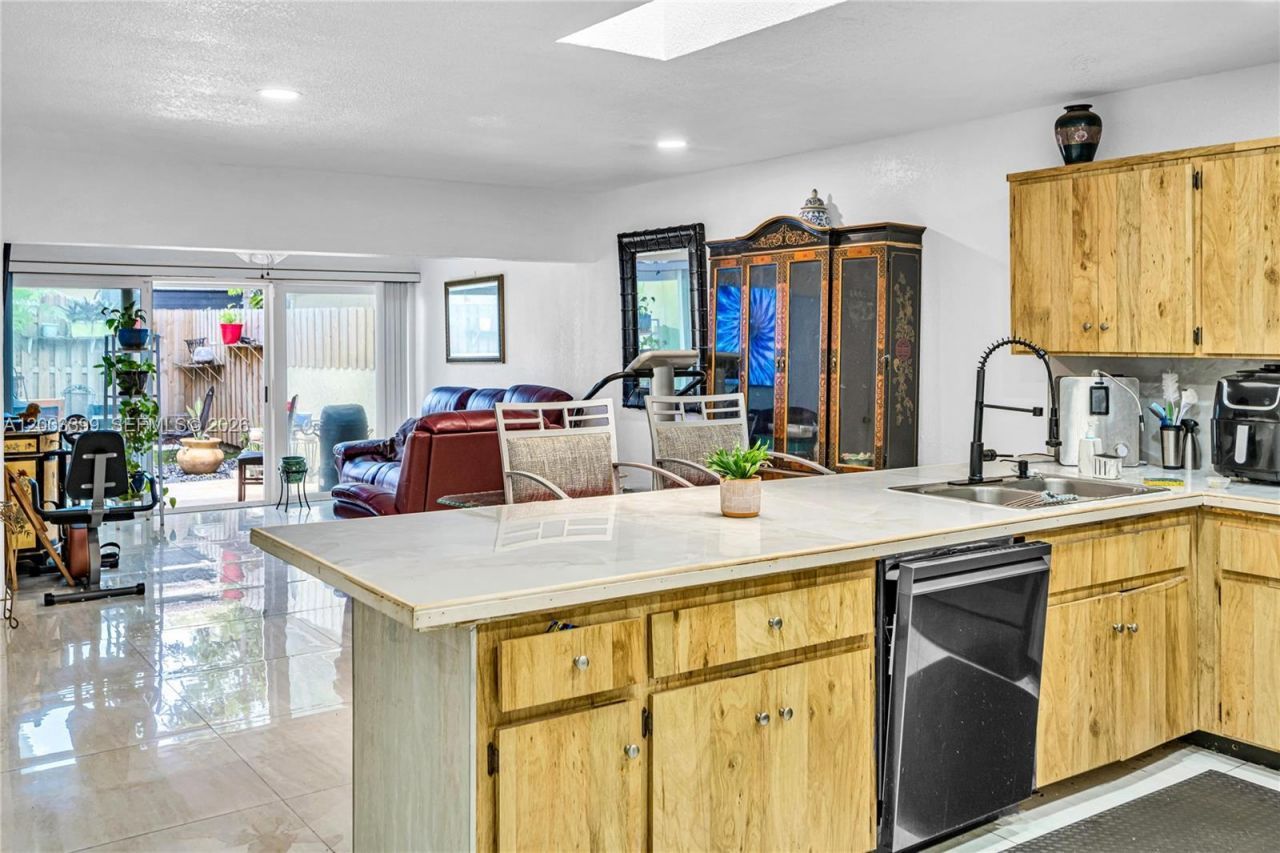 8135 NW 39th St , Coral Springs, FL 33065 Photo