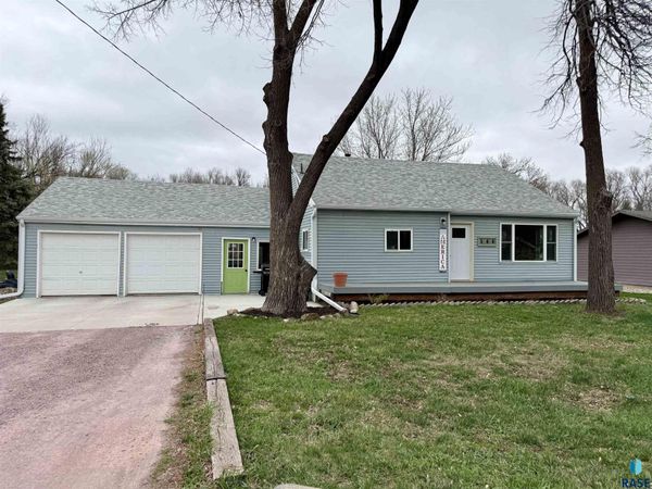 500 E Willow St, Harrisburg, SD 57032