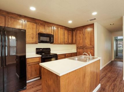 1443 W Swain Rd, Stockton, CA 95207 Photo