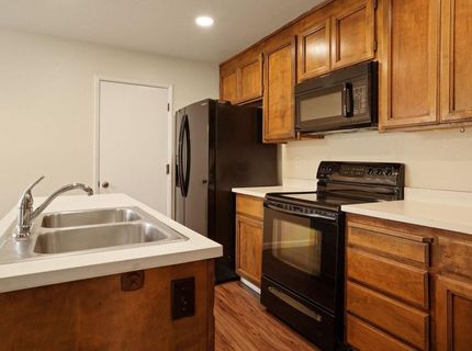 1443 W Swain Rd, Stockton, CA 95207 Photo