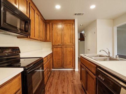 1443 W Swain Rd, Stockton, CA 95207 Photo