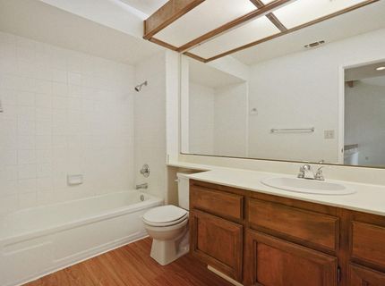 1443 W Swain Rd, Stockton, CA 95207 Photo