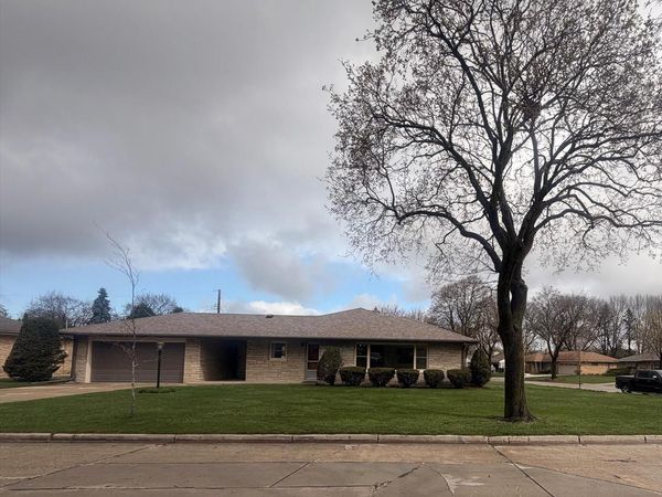 3033 S Stratton DRIVE, Milwaukee, WI 53219