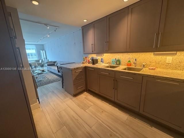 5401 Collins Ave , Unit 208, Miami Beach, FL 33140 Photo