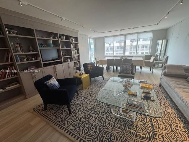 5401 Collins Ave , Unit 208, Miami Beach, FL 33140 Photo