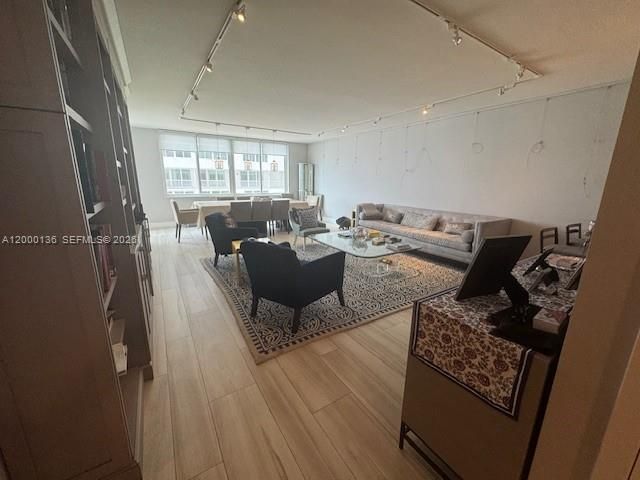 5401 Collins Ave , Unit 208, Miami Beach, FL 33140 Photo