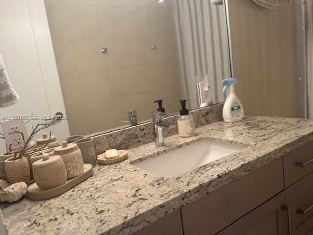 5401 Collins Ave , Unit 208, Miami Beach, FL 33140 Photo