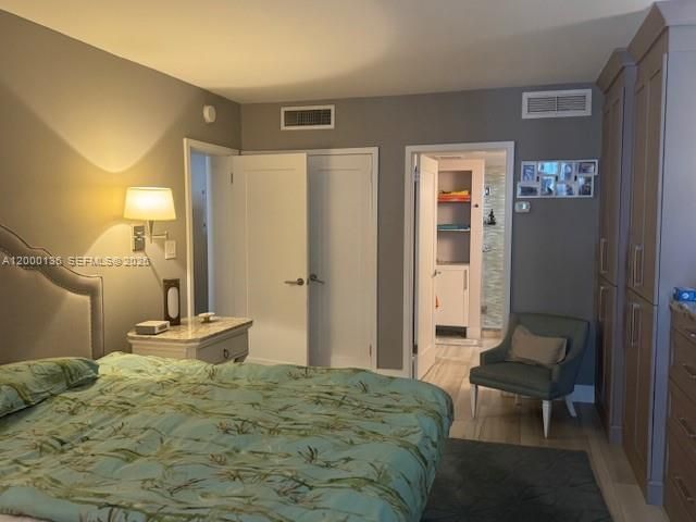 5401 Collins Ave , Unit 208, Miami Beach, FL 33140 Photo