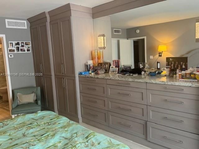 5401 Collins Ave , Unit 208, Miami Beach, FL 33140 Photo