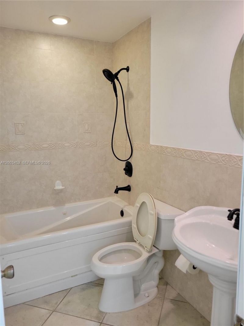 1821 NE 40th Ct , Unit 302, Pompano Beach, FL 33064 Photo