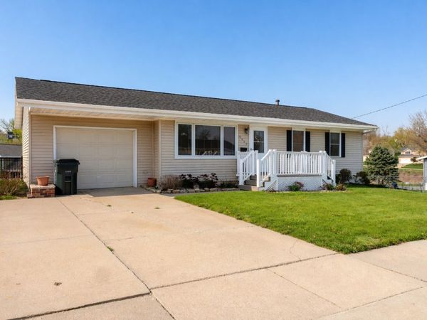 4324 Midway Drive NW, Cedar Rapids, IA 52405