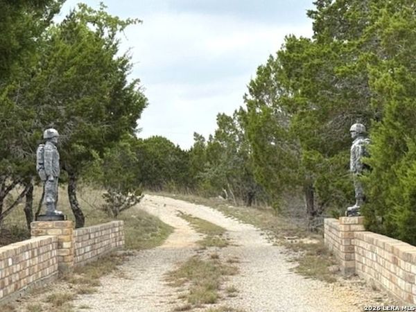 108 Saddle Wood Trl, Comfort, TX 78013