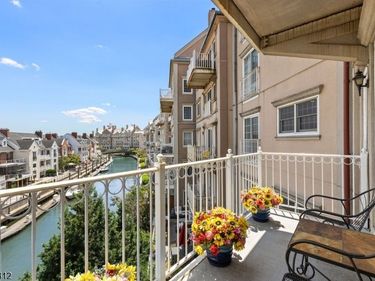 205 Shearwater Ct, Jersey, NJ 07305