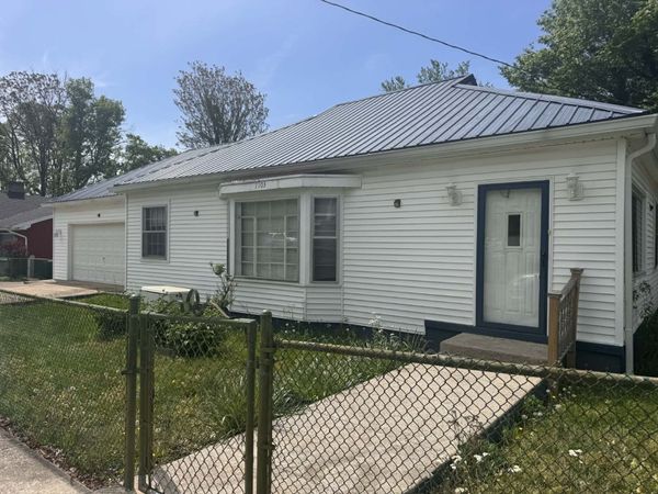 1103 E 18th St , Hopkinsville, KY 42240