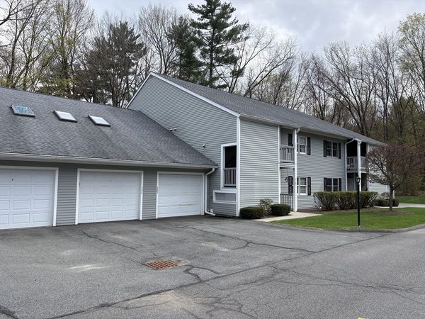 306 Country Side Rd, Unit 306, Greenfield, MA 01301
