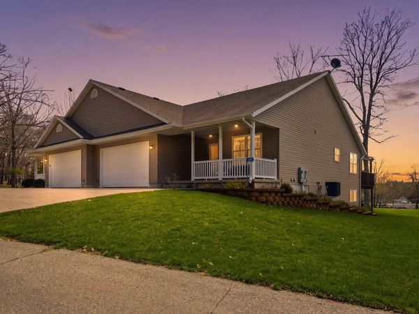 20570 254th Street, Delhi, IA 52223